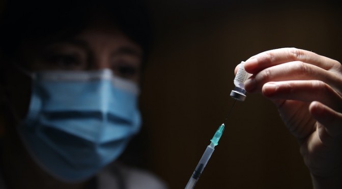 “Vaccinatie van zorgverstrekkers zou verplicht moeten zijn”