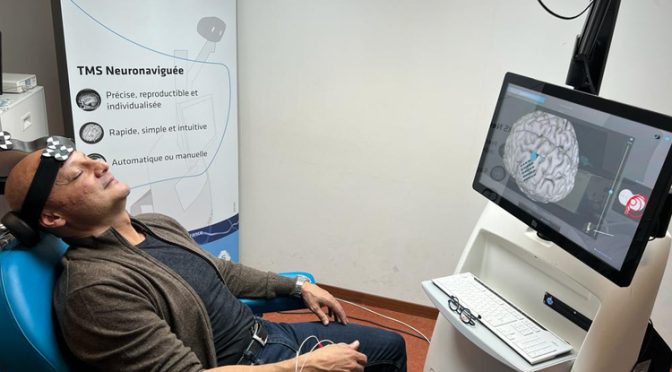 Stimulation magnétique transcrânienne: une intervention non médicamenteuse efficace